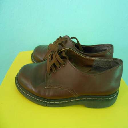 Brown buccaneer school shoes